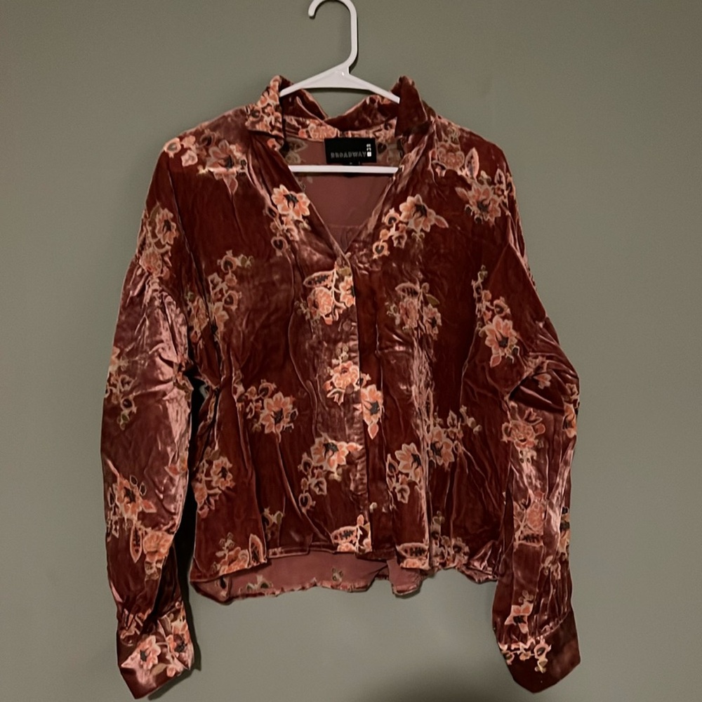 Pink velvet top with floral pattern